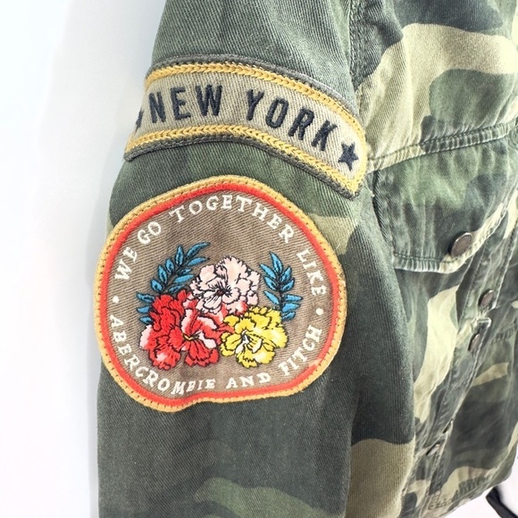 Abercrombie & Fitch Womens Trophy Camo Military Jacket Size XS Army Patch Badges - Picture 5 of 11